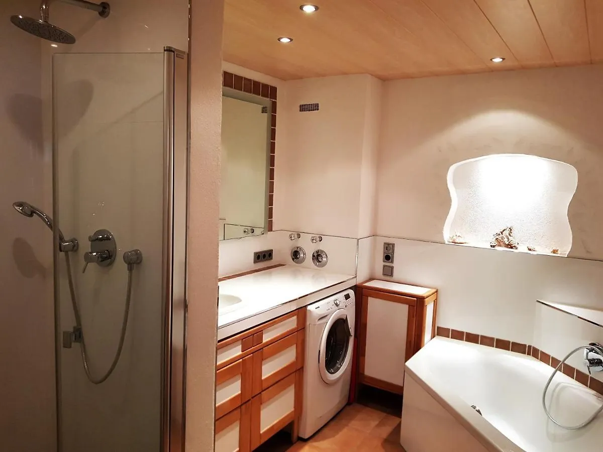 Ruhiges Doppelzimmer In Privatwohnung An Der U-Bahn, Geteiltes Bad, Eigenes Wc Мюнхен Германия